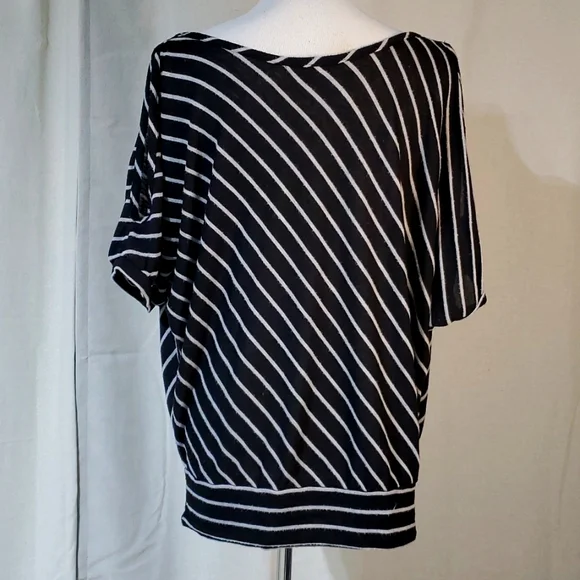 🆑️striped cowl neck cold shoulder top - Picture 2 of 4